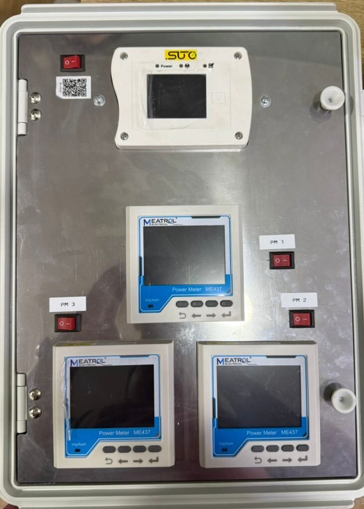 Innovast chiller efficiency logging kit: three Meatrol ME437 power meters and a SUTO ultrasonic flow meter with temperature logging in one portable enclosure